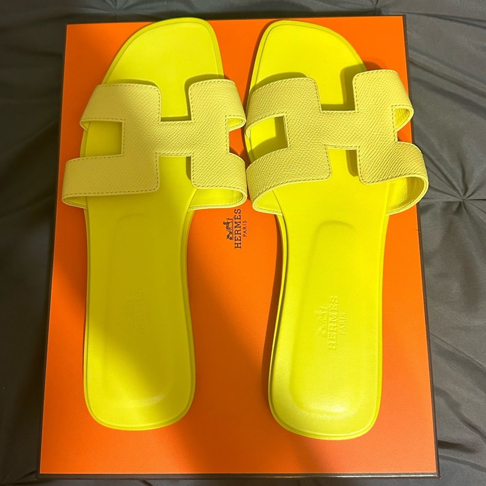 Hermes Oran sandal jaune curcuma